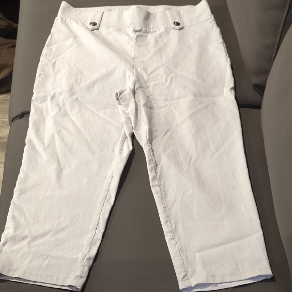 89th & Madison Women's Light Gray Capris